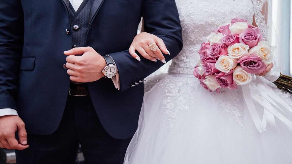 10+ Best WhatsApp Status for Wife to Express Your Love Beautifully